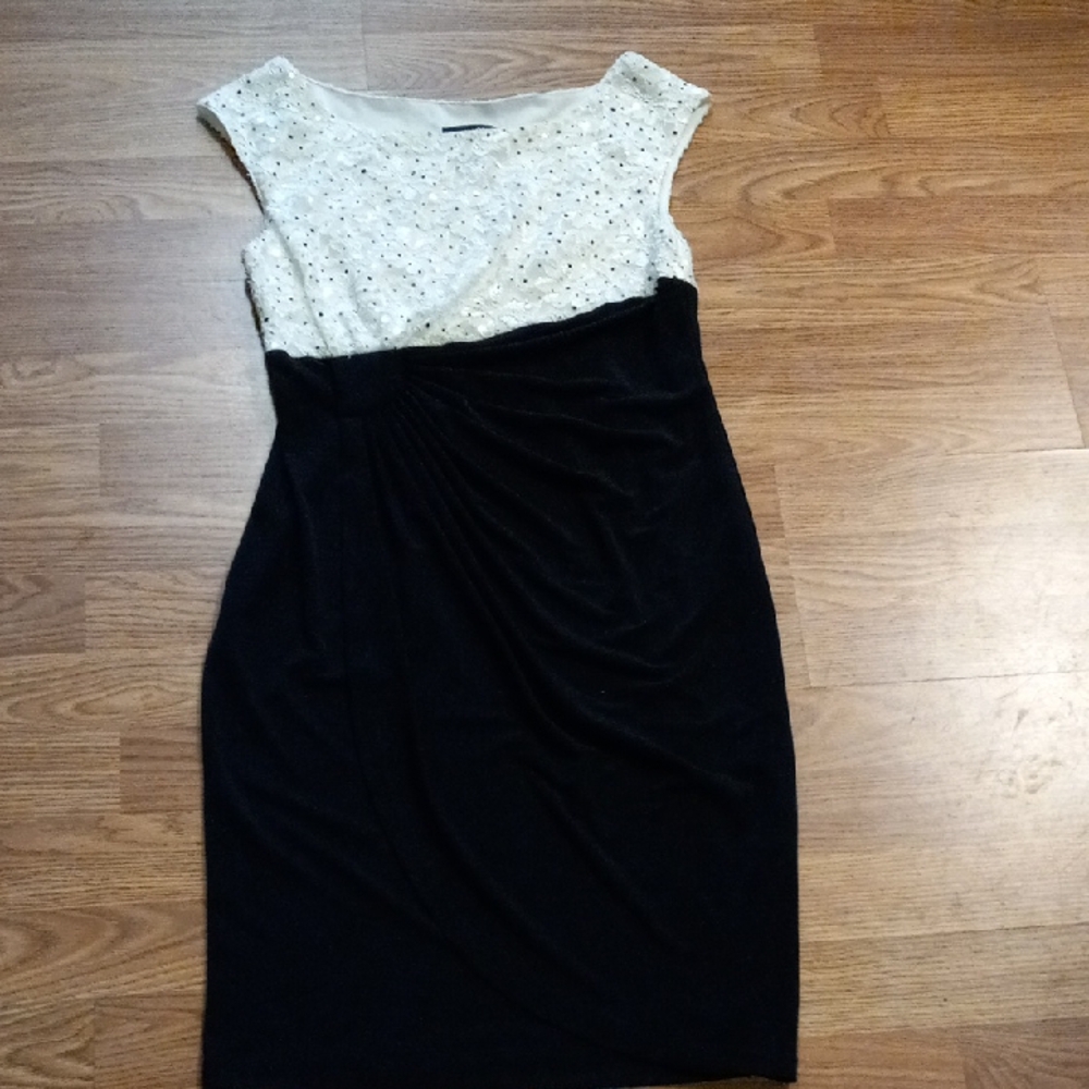 Connected Apparel Ivory And Black  Sleeveless Dress  With  Gold Shimmers